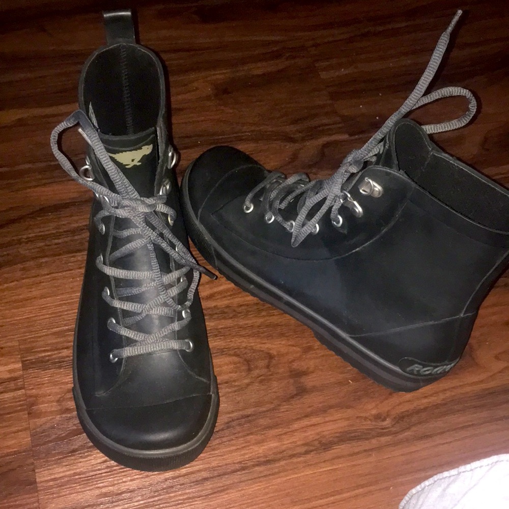 Black Rocket Dog boots size 9